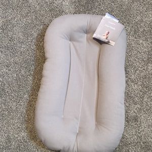 Snuggle Me Infant Lounger NWT